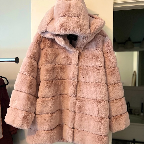 Luxe Pink Faux Fur Coat - Picture 1 of 6